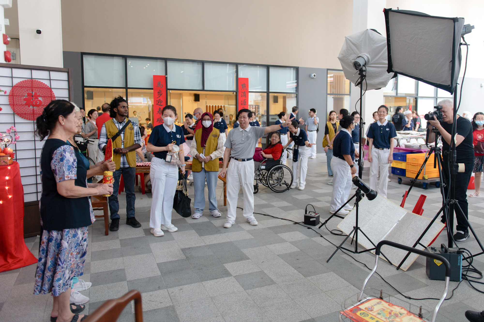 Outside the hall, a temporary New Year-themed photo booth was set up for care recipients and their families to capture precious moments together. (Photo by Bong Kian Hin) 